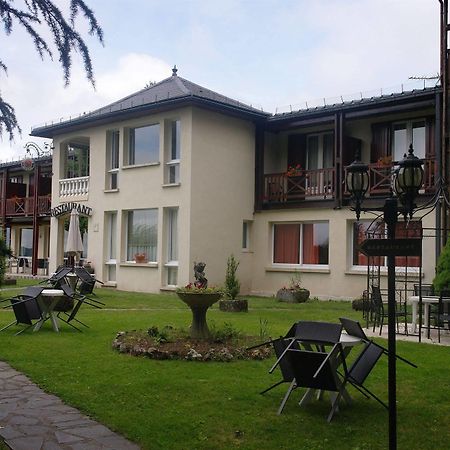 Hostellerie Saint Clement Vic-sur-Cère Buitenkant foto