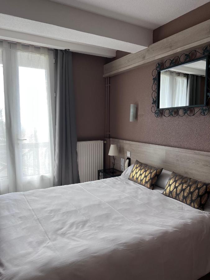 Hostellerie Saint Clement Vic-sur-Cère Buitenkant foto