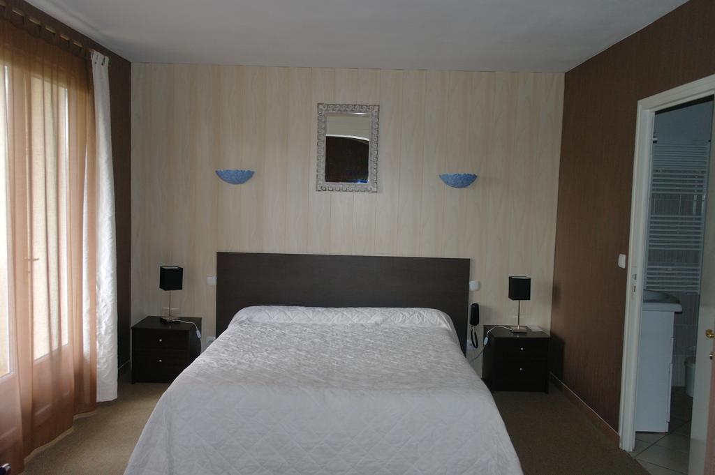 Hostellerie Saint Clement Vic-sur-Cère Buitenkant foto