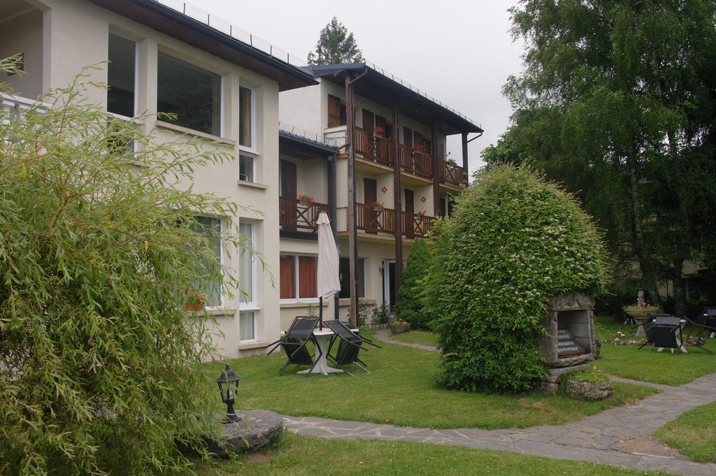 Hostellerie Saint Clement Vic-sur-Cère Buitenkant foto