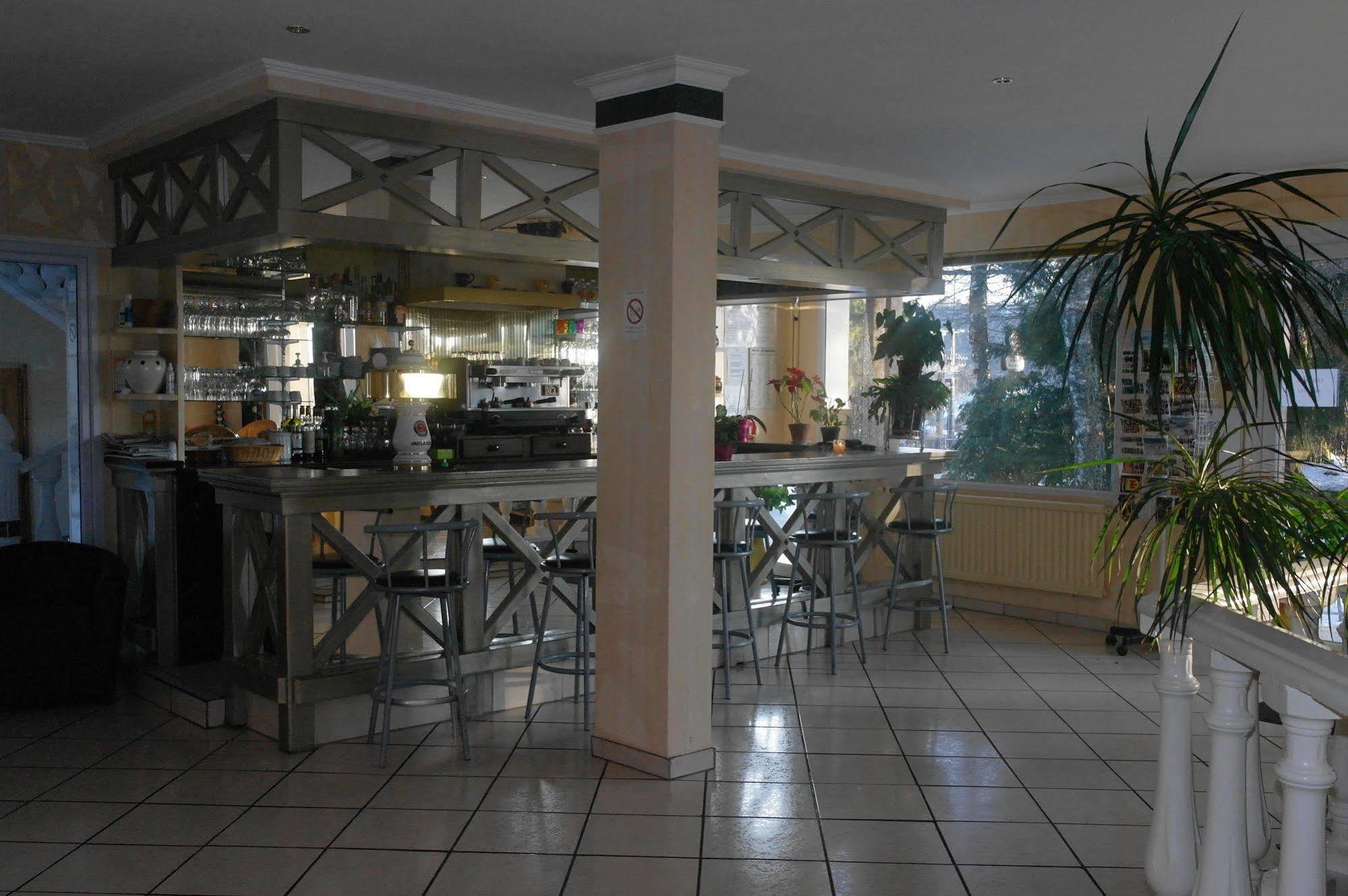 Hostellerie Saint Clement Vic-sur-Cère Buitenkant foto