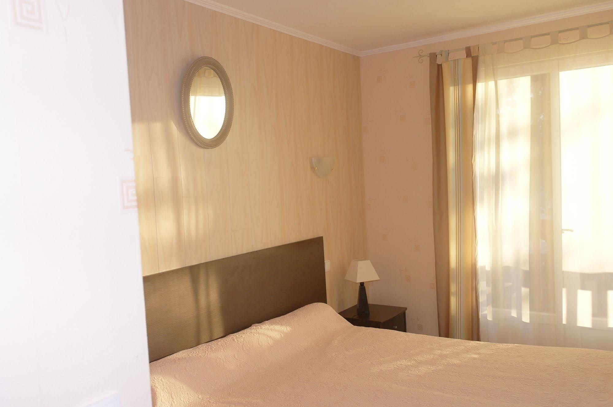 Hostellerie Saint Clement Vic-sur-Cère Buitenkant foto