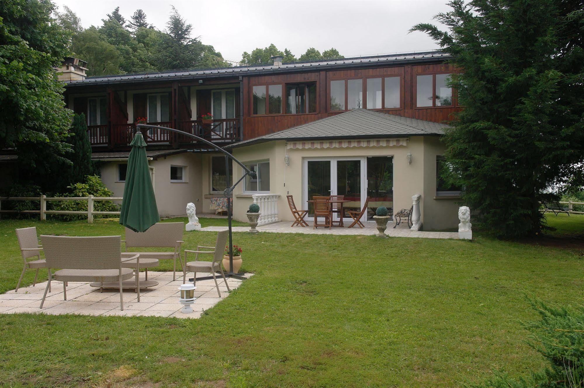 Hostellerie Saint Clement Vic-sur-Cère Buitenkant foto