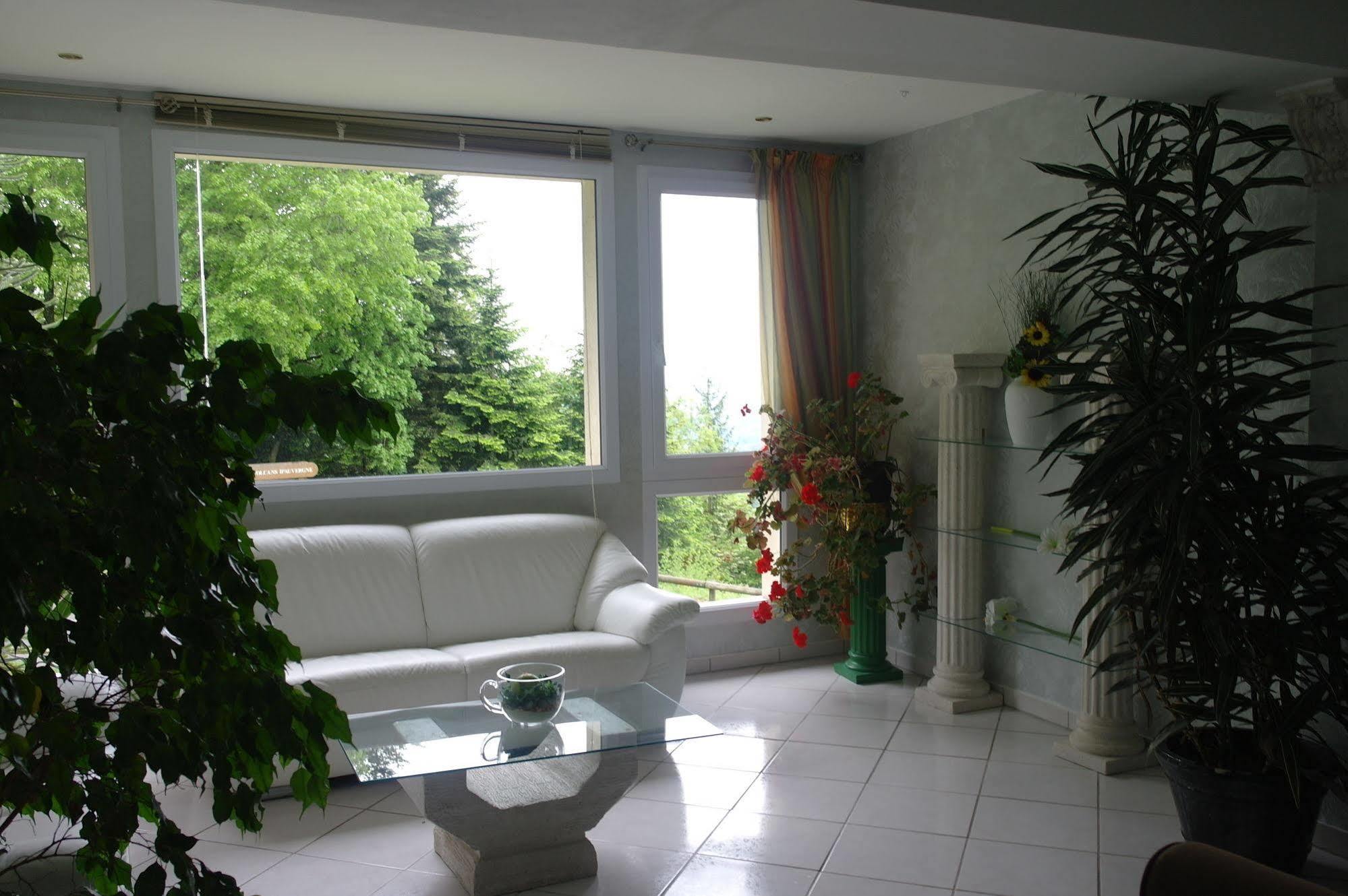 Hostellerie Saint Clement Vic-sur-Cère Buitenkant foto