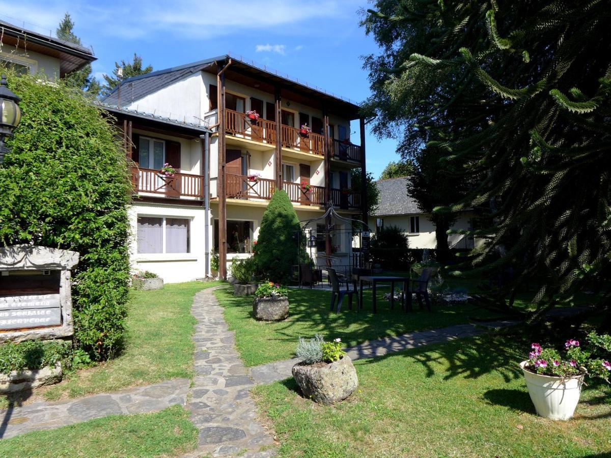 Hostellerie Saint Clement Vic-sur-Cère Buitenkant foto